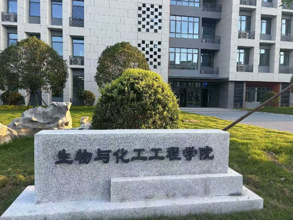 阿勒泰扬州职业大学体育场高杆灯项目